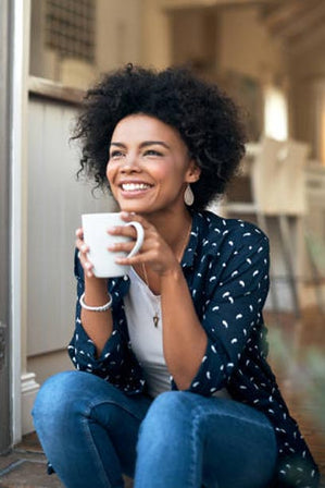 artisan-coffee-co_lady-enjoying-artisan-coffee