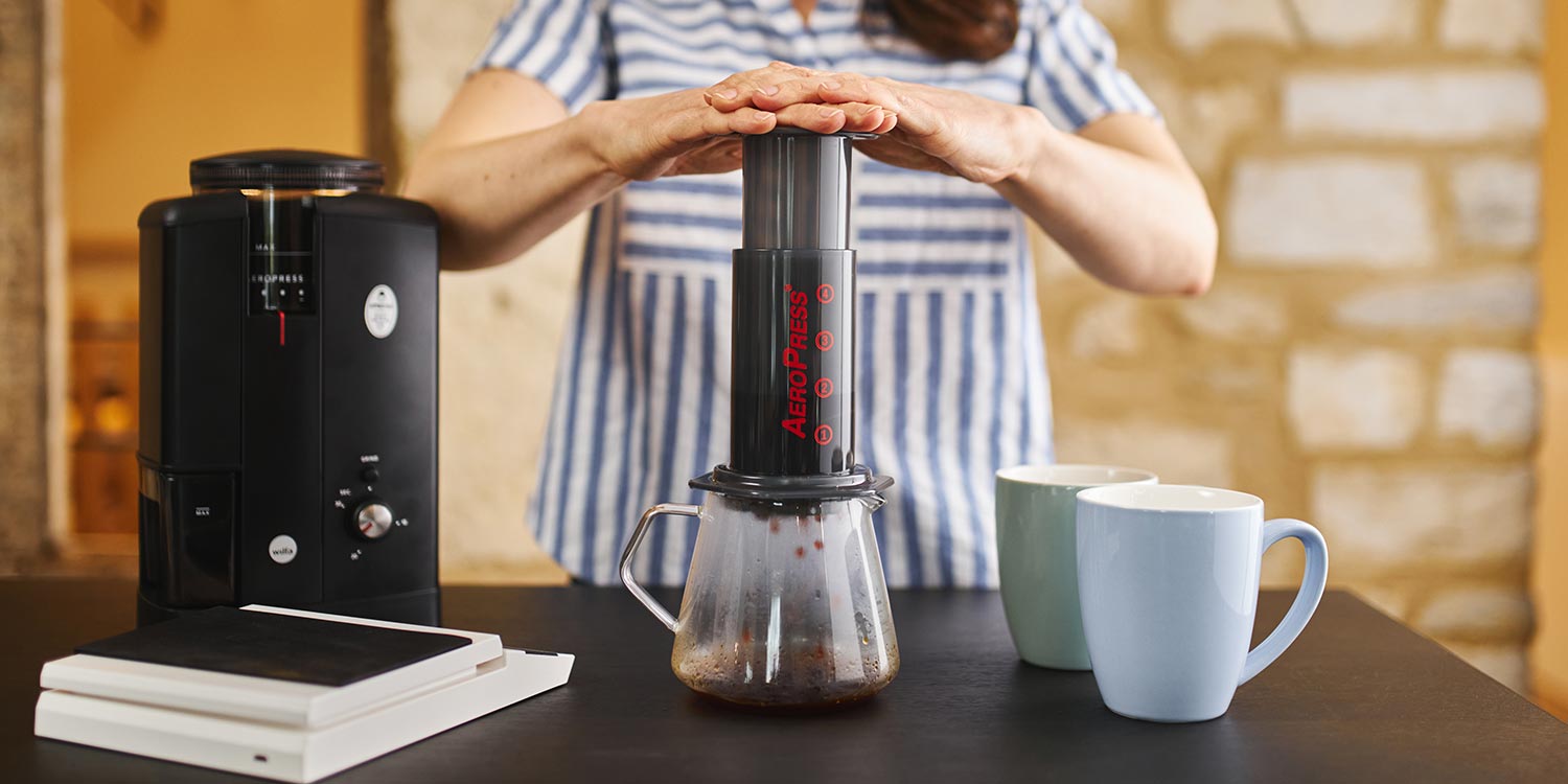 How to use an AeroPress - Pot